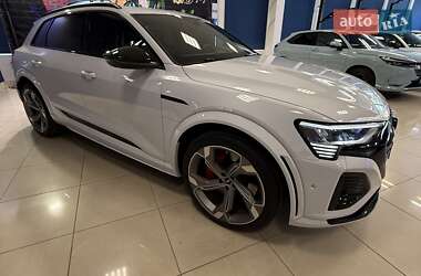 Внедорожник / Кроссовер Audi SQ8 e-tron 2023 в 