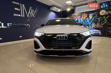 Внедорожник / Кроссовер Audi SQ8 e-tron 2023 в 