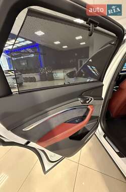 Внедорожник / Кроссовер Audi SQ8 e-tron 2023 в 