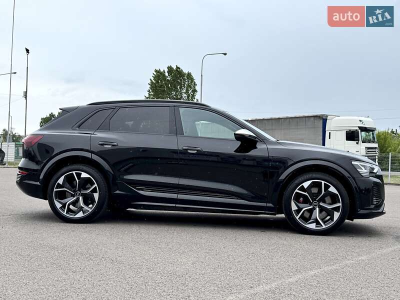 Внедорожник / Кроссовер Audi SQ8 e-tron 2023 в Киеве