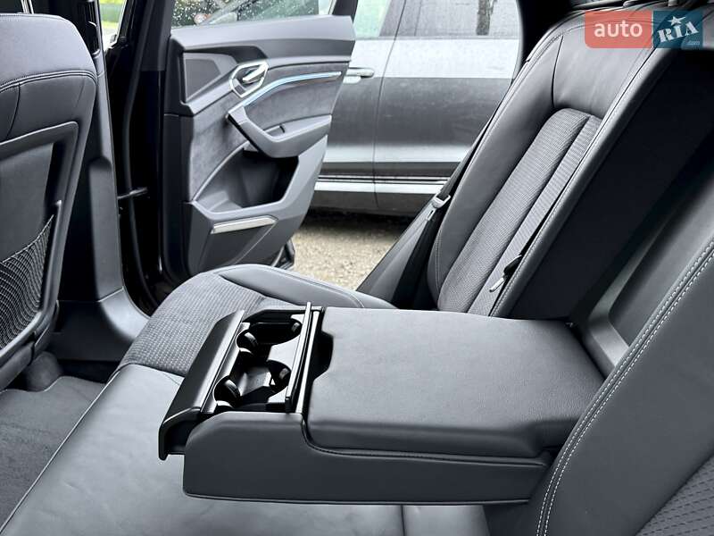 Внедорожник / Кроссовер Audi SQ8 e-tron 2023 в Киеве
