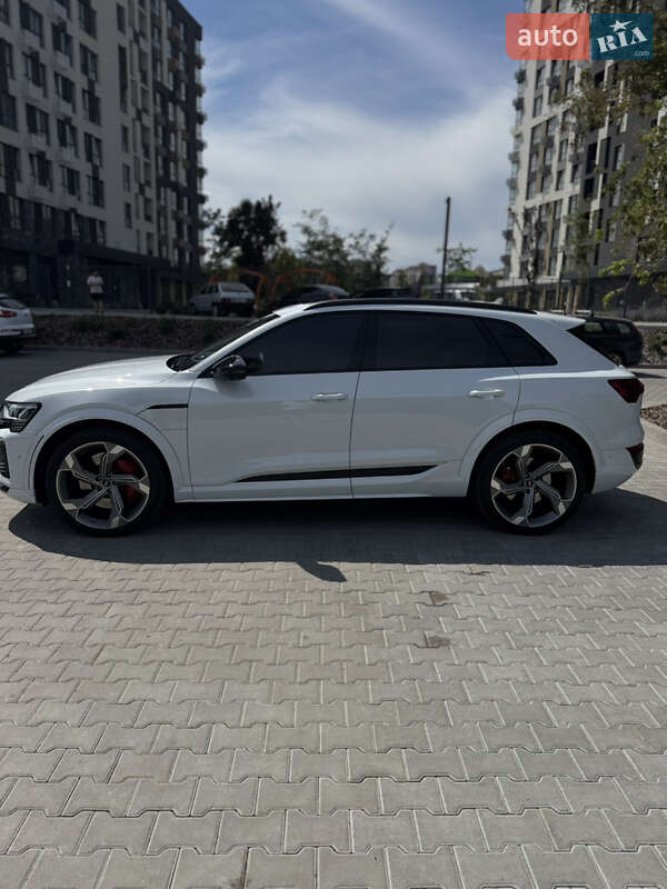 Внедорожник / Кроссовер Audi SQ8 e-tron 2023 в Кропивницком