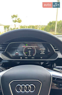 Внедорожник / Кроссовер Audi SQ8 e-tron 2023 в 
