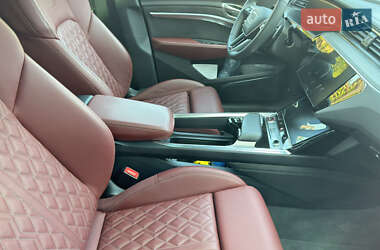 Внедорожник / Кроссовер Audi SQ8 e-tron 2023 в 