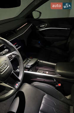 Внедорожник / Кроссовер Audi SQ8 e-tron 2024 в 
