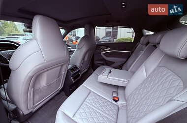 Позашляховик / Кросовер Audi SQ8 e-tron 2023 в 