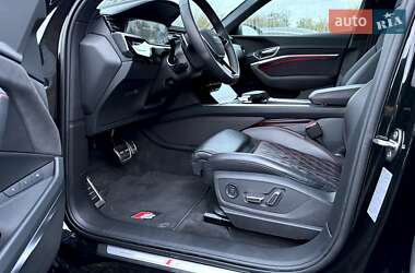 Внедорожник / Кроссовер Audi SQ8 e-tron 2024 в 