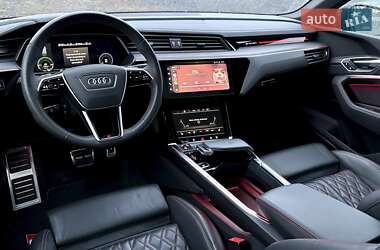 Внедорожник / Кроссовер Audi SQ8 e-tron 2024 в 