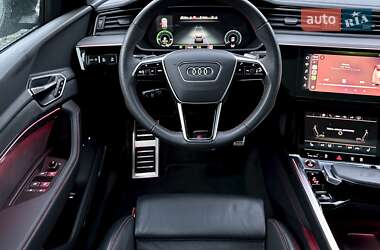 Внедорожник / Кроссовер Audi SQ8 e-tron 2024 в 