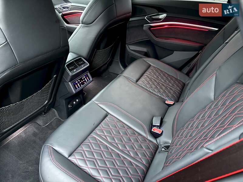 Позашляховик / Кросовер Audi SQ8 e-tron 2024 в Ковелі