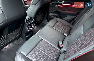 Внедорожник / Кроссовер Audi SQ8 e-tron 2024 в 