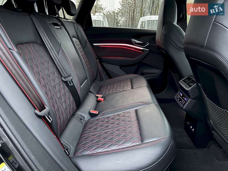 Позашляховик / Кросовер Audi SQ8 e-tron 2024 в Ковелі