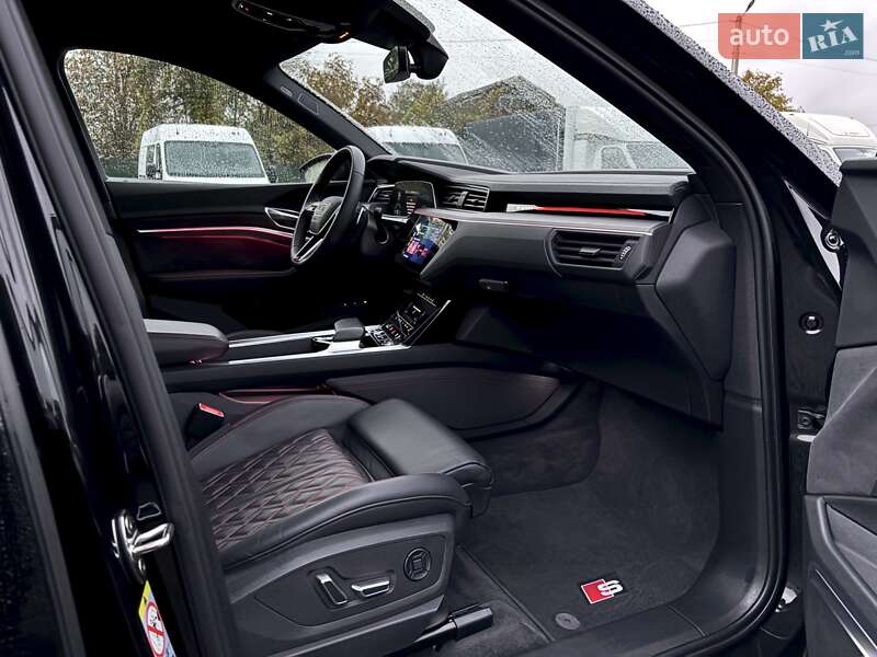 Позашляховик / Кросовер Audi SQ8 e-tron 2024 в Ковелі