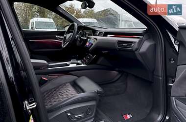 Внедорожник / Кроссовер Audi SQ8 e-tron 2024 в 