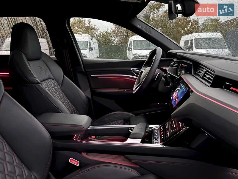 Позашляховик / Кросовер Audi SQ8 e-tron 2024 в Ковелі