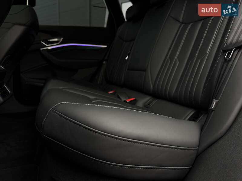 Внедорожник / Кроссовер Audi SQ8 e-tron 2023 в Мукачево