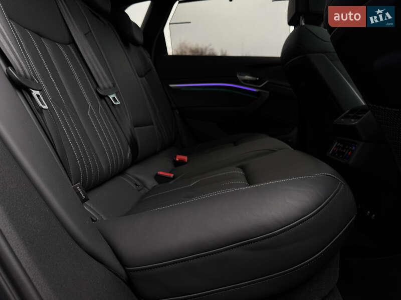 Внедорожник / Кроссовер Audi SQ8 e-tron 2023 в Мукачево