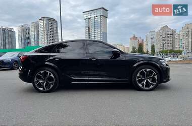 Внедорожник / Кроссовер Audi SQ8 Sportback e-tron 2023 в 