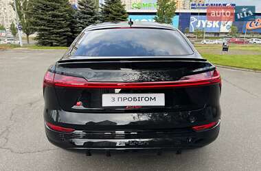 Внедорожник / Кроссовер Audi SQ8 Sportback e-tron 2023 в 