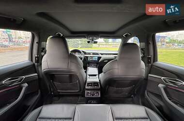 Внедорожник / Кроссовер Audi SQ8 Sportback e-tron 2023 в 