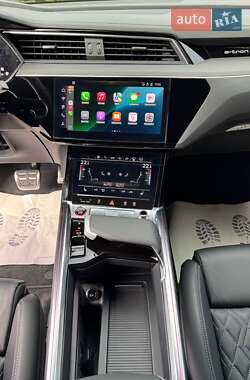 Внедорожник / Кроссовер Audi SQ8 Sportback e-tron 2023 в 