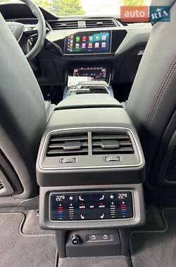 Внедорожник / Кроссовер Audi SQ8 Sportback e-tron 2023 в 