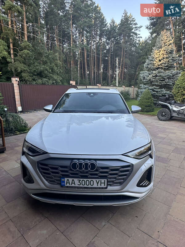 Позашляховик / Кросовер Audi SQ8 Sportback e-tron 2023 в Києві