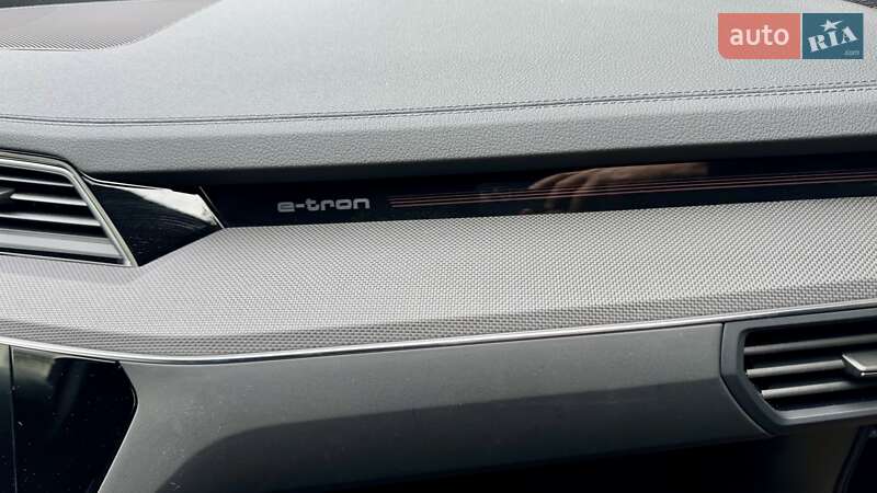 Внедорожник / Кроссовер Audi SQ8 Sportback e-tron 2024 в Киеве