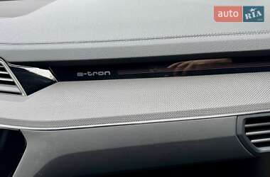 Внедорожник / Кроссовер Audi SQ8 Sportback e-tron 2024 в  фото 29 Внедорожник / Кроссовер Audi SQ8 Sportback e-tron 2024 в