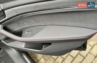 Внедорожник / Кроссовер Audi SQ8 Sportback e-tron 2024 в  фото 34 Внедорожник / Кроссовер Audi SQ8 Sportback e-tron 2024 в
