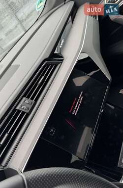 Внедорожник / Кроссовер Audi SQ8 Sportback e-tron 2024 в  фото 48 Внедорожник / Кроссовер Audi SQ8 Sportback e-tron 2024 в