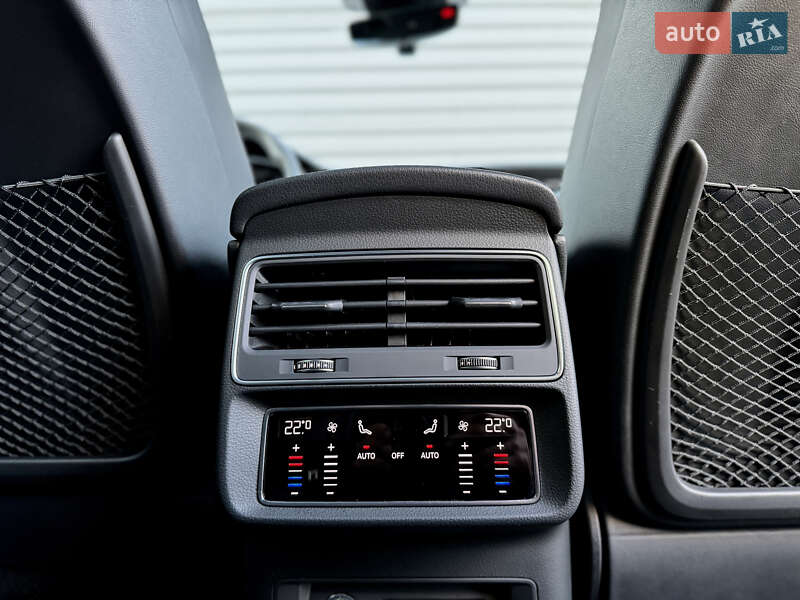 Внедорожник / Кроссовер Audi SQ8 2020 в Киеве