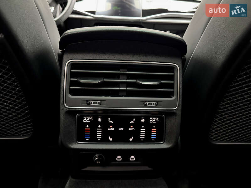Позашляховик / Кросовер Audi SQ8 2021 в Києві