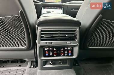 Позашляховик / Кросовер Audi SQ8 2022 в 