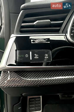 Внедорожник / Кроссовер Audi SQ8 2021 в 