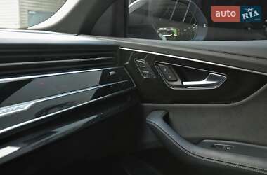 Позашляховик / Кросовер Audi SQ8 2024 в 