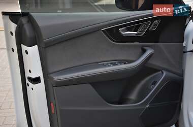 Позашляховик / Кросовер Audi SQ8 2024 в 
