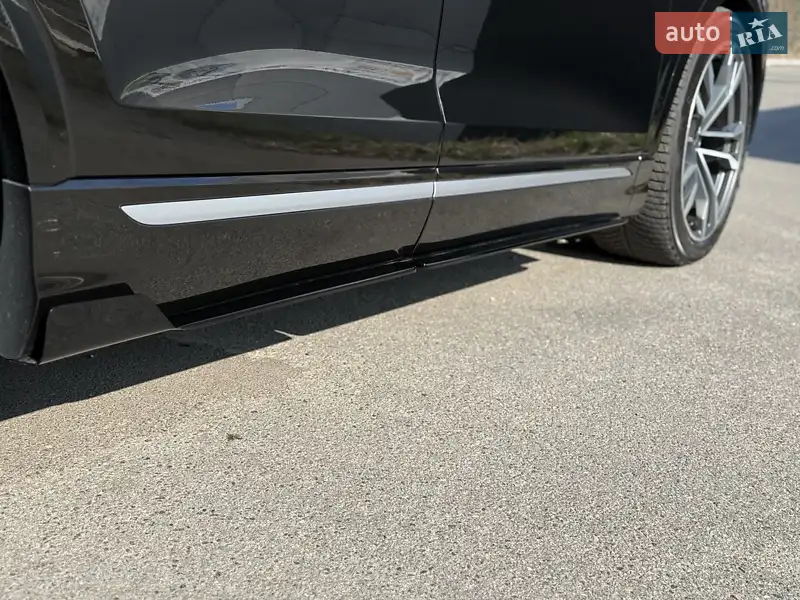 Позашляховик / Кросовер Audi SQ8 2021 в 