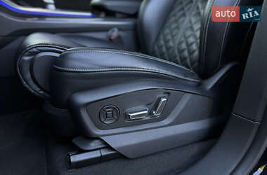 Позашляховик / Кросовер Audi SQ8 2020 в 