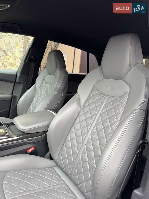 Внедорожник / Кроссовер Audi SQ8 2020 в Владимире