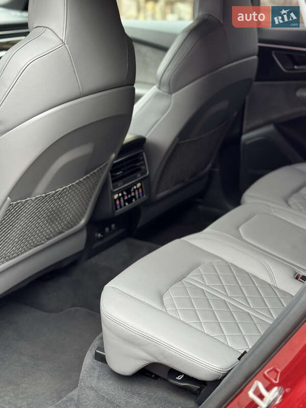 Внедорожник / Кроссовер Audi SQ8 2020 в Владимире