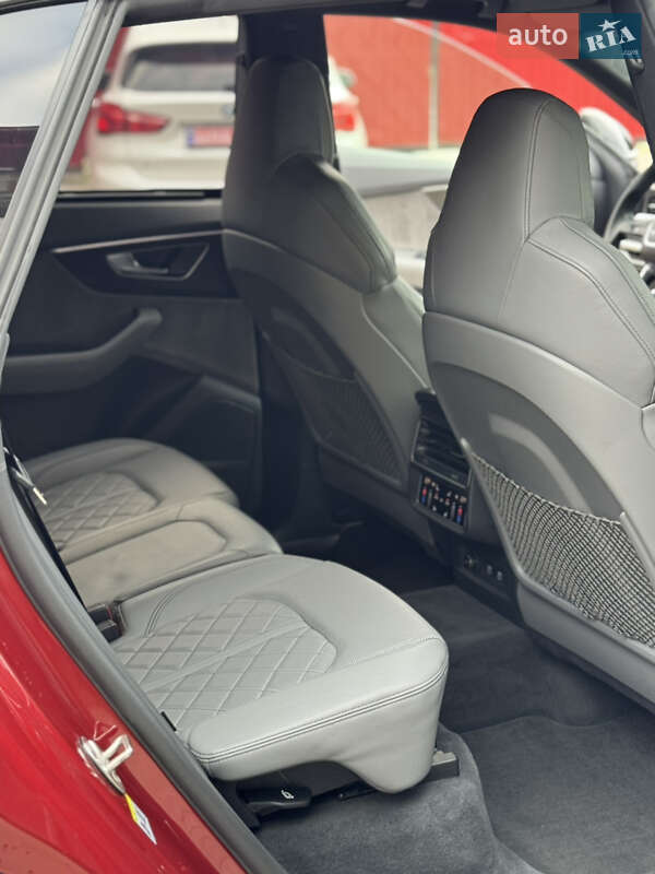 Внедорожник / Кроссовер Audi SQ8 2020 в Владимире