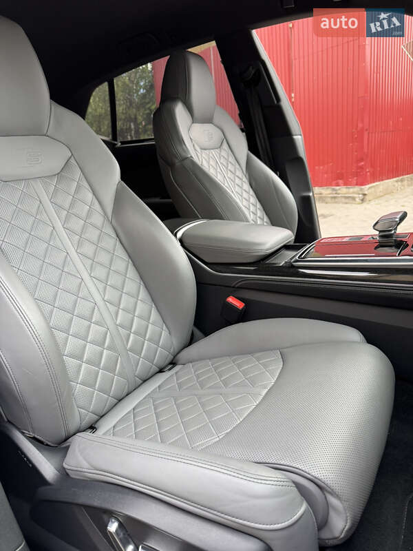 Внедорожник / Кроссовер Audi SQ8 2020 в Владимире