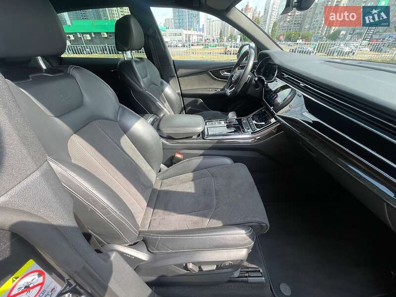 Внедорожник / Кроссовер Audi SQ8 2020 в Киеве