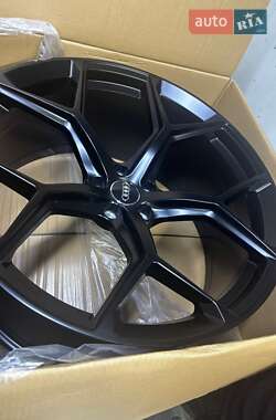 Внедорожник / Кроссовер Audi SQ8 2025 в 