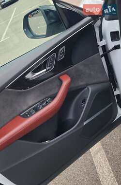 Внедорожник / Кроссовер Audi SQ8 2021 в 