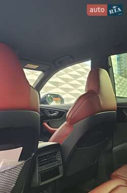 Внедорожник / Кроссовер Audi SQ8 2021 в 
