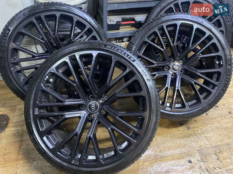 Внедорожник / Кроссовер Audi SQ8 2025 в Киеве