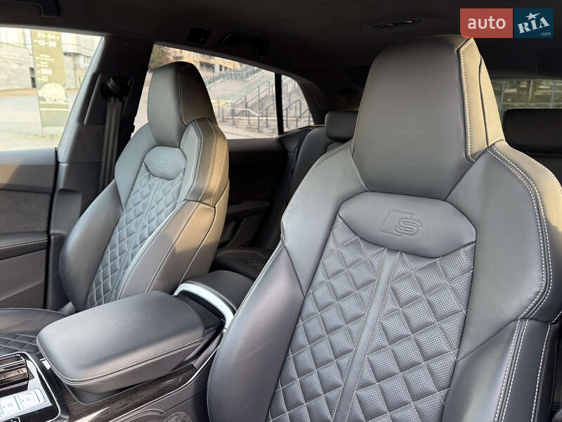 Позашляховик / Кросовер Audi SQ8 2023 в Києві фото 15 Позашляховик / Кросовер Audi SQ8 2023 в Києві