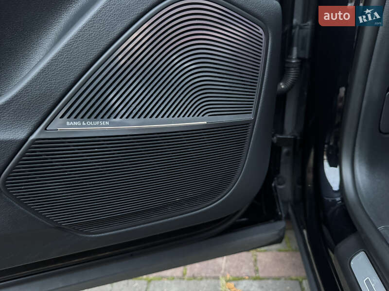 Внедорожник / Кроссовер Audi SQ8 2020 в Киеве